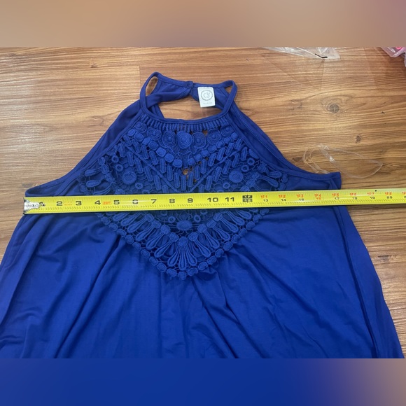 Crochet lace halter tank - Picture 7 of 8